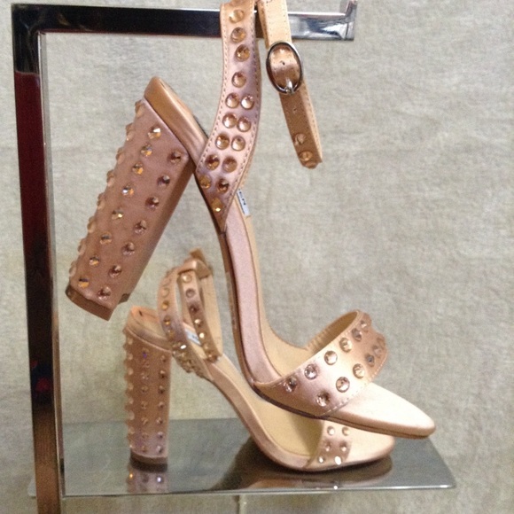 Steve Madden Shoes - Steve Madden Blush Sandals Rose Gold Studs